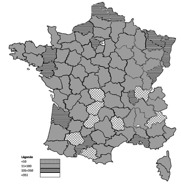 Description de l'image par IA : Carte de France avec des hachures indiquant des condamnations par départements (1956-1975).