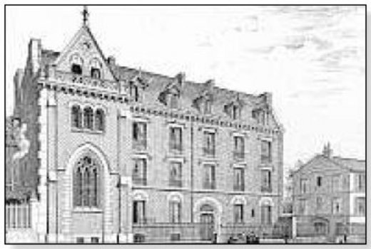 Description de l'image par IA : Bâtiment gothique avec de grandes fenêtres et un toit pointu, situé à Paris.