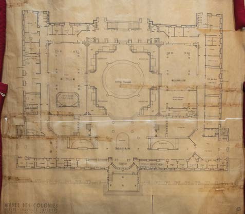 Description de l'image par IA : Plan détaillé du rez-de-chaussée inférieur de l’Aquarium tropical, avec divers espaces et structures.