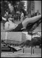 Description de l'image par IA : Deux photos en noir et blanc montrant une personne se reposant dans une hamac en plein air, entourée de bâtiments et de passants.