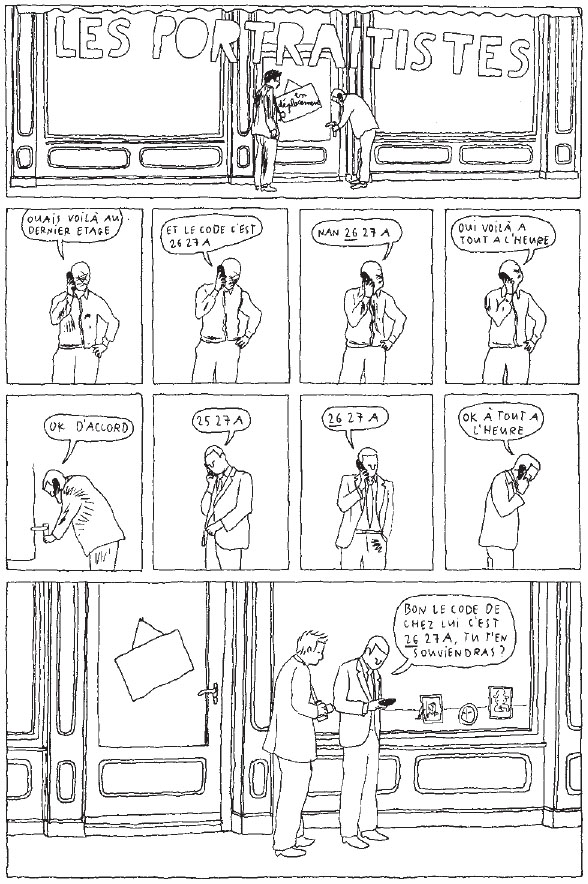 Description de l'image par IA : Des hommes devant une boutique "Les Portraististes" discutent et montrent leurs téléphones, comparant des codes et des heures.