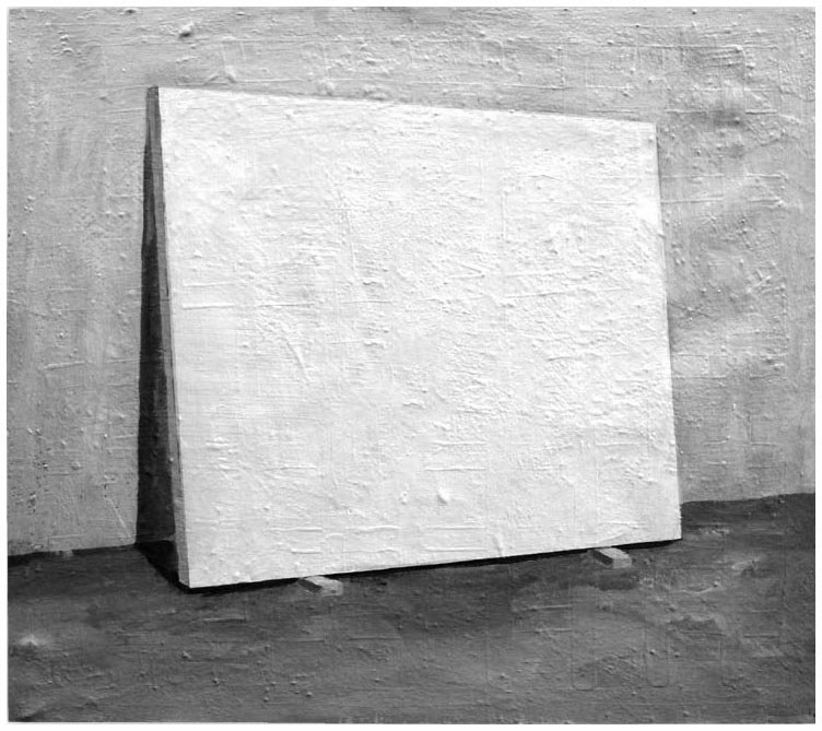 Description de l'image par IA : Tableau blanc posé contre un mur de béton.