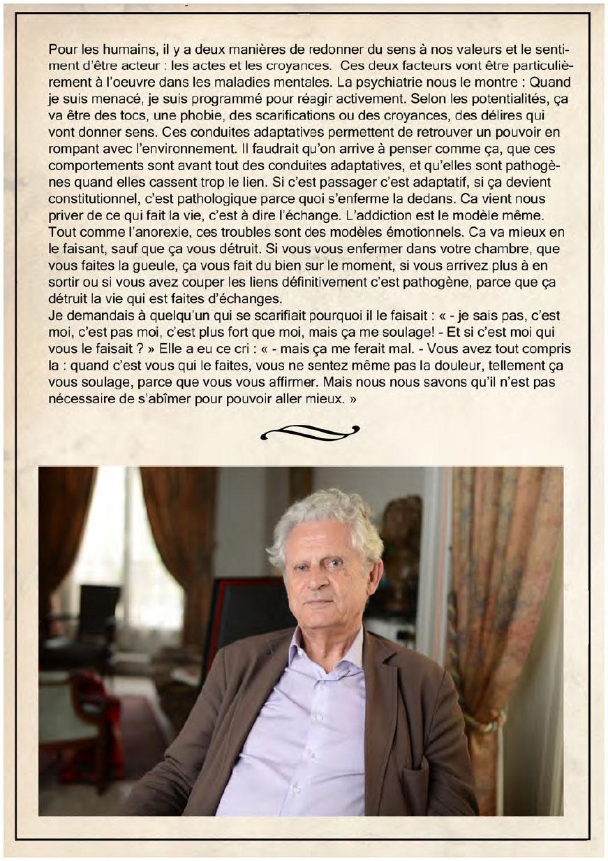 Description de l'image par IA : Homme âgé assis dans un fauteuil, regard sérieux, pièce avec rideaux et fenêtre.