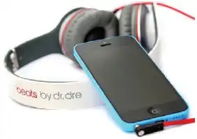 Description de l'image par IA : Téléphone bleu avec écouteurs gris et rouge.