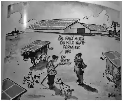 Description de l'image par IA : Une ferme avec des panneaux solaires. Deux hommes discutent près d'une vache. Un texte en français est présent.
